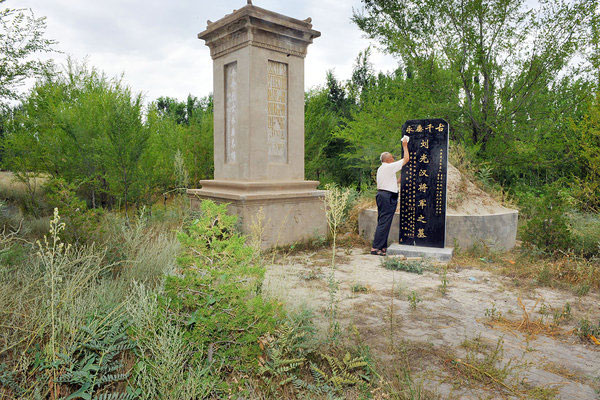 A lost soldiers' cemetery in NW China