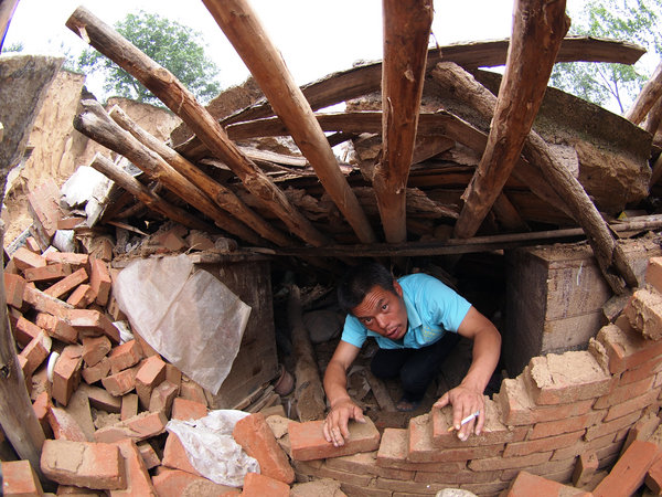 Ground collapses under mined N China village
