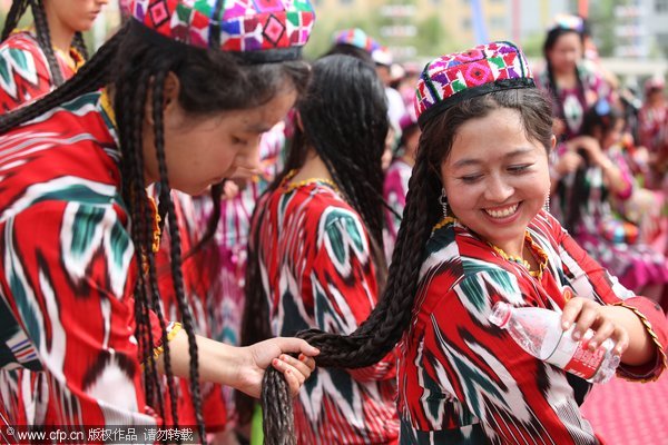 Hair-braiding competition in Xinjiang