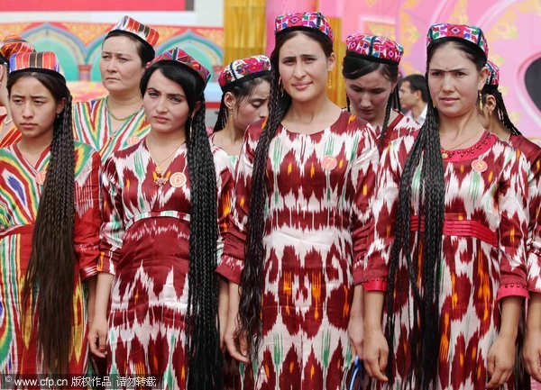 Hair-braiding competition in Xinjiang