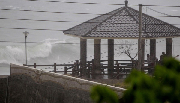 Typhoon Nanmadol approaches East China
