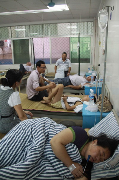 Mass food poisoning in E China