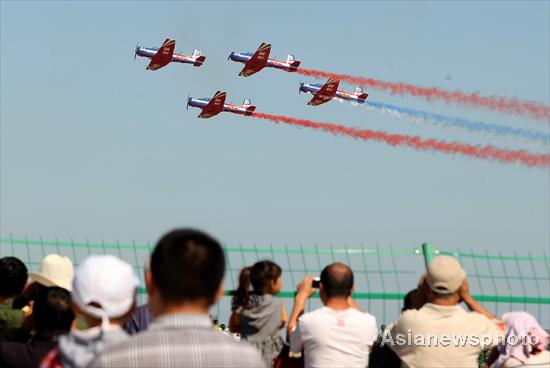 Aerobatic displays for Changchun's aviation open day