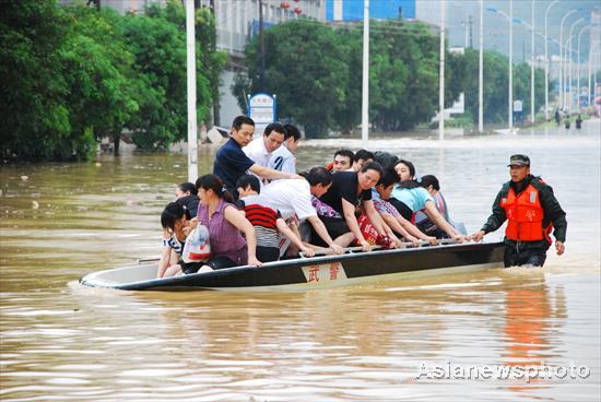 E China city inundated by heavy rains