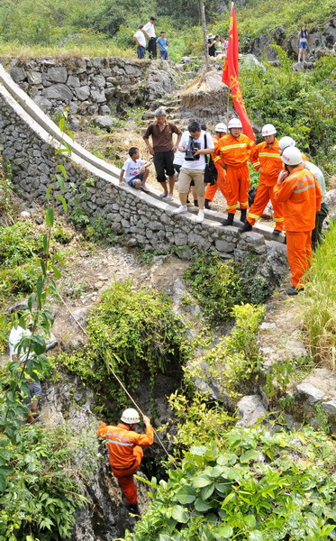 Firefighters deliver water in Guizhou drought