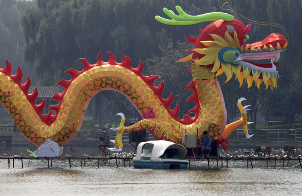 Dragon roars before Mid-Autumn Festival