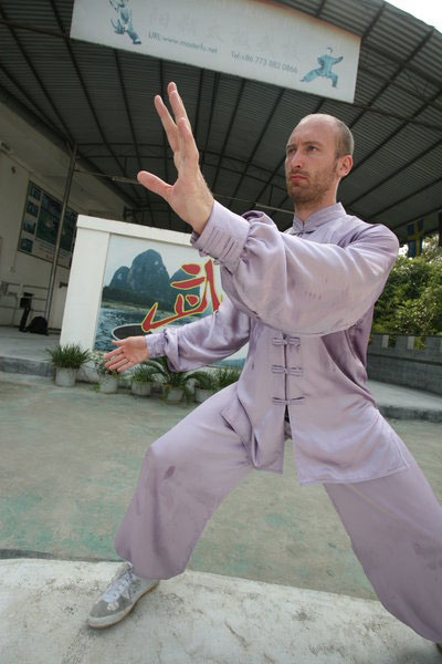 Taichi attracts foreigners in S China