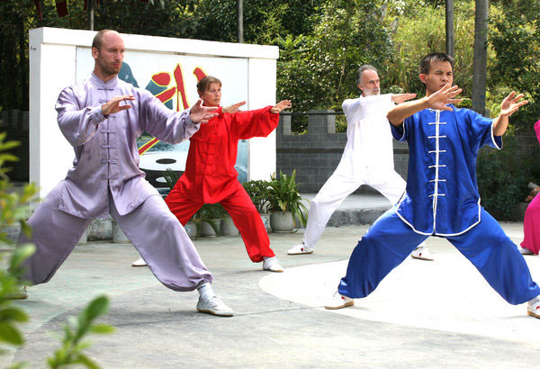 Taichi attracts foreigners in S China