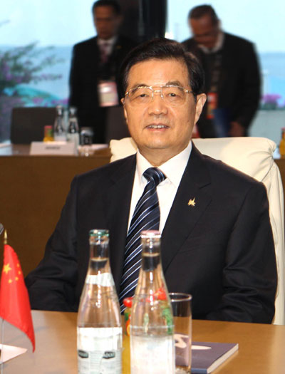 Hu urges efforts to promote growth, financial stability