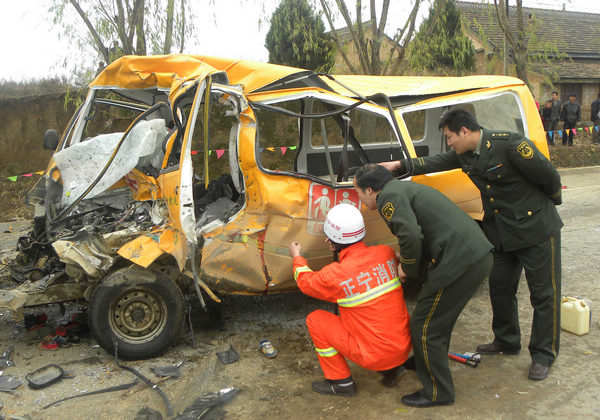 Van, truck collision kills 18 children
