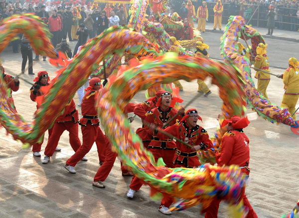Chinese celebrate traditional Lantern Festival