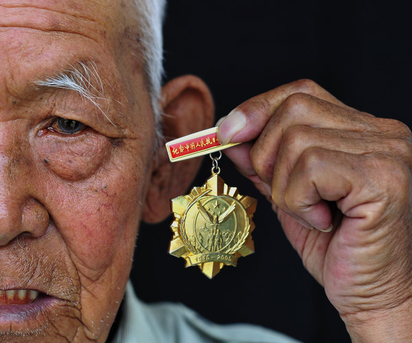 Images of old soldiers honored at photo awards