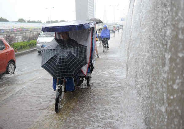 Heavy rains soak E China city