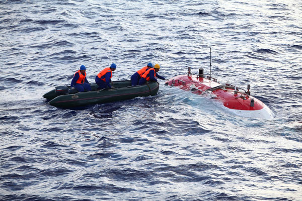 China plans 7000m submersible dive