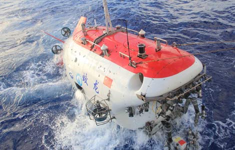 <EM>Jiaolong</EM> reaches 7,062m beneath sea
