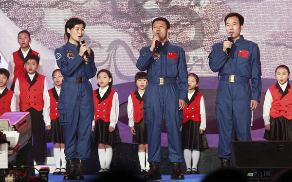 Astronauts inspire children during HK visit