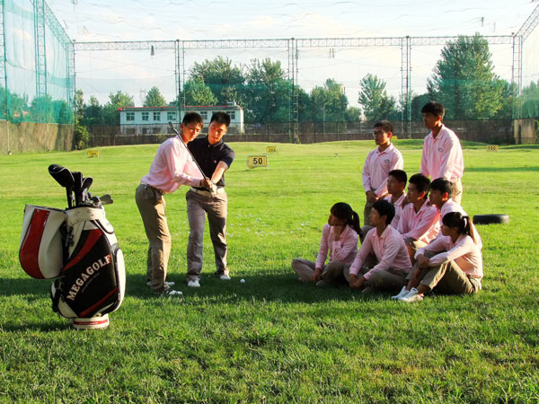 Golf students prepare to join the club