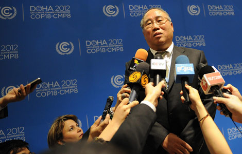 China presents climate documentary to UN official