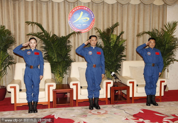 Medical quarantine over for Shenzhou X astronauts
