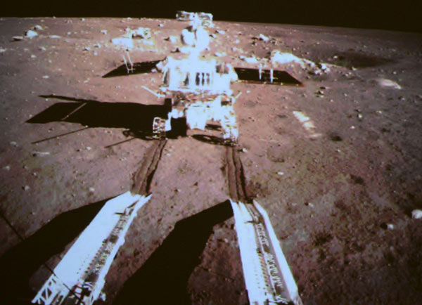 China's 'Jade Rabbit' rolls to moon surface