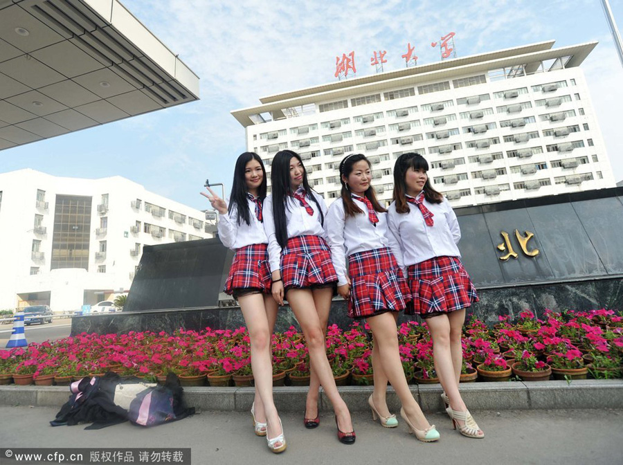 Photo opps for China's new grads