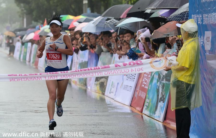 Rainy marathon in SW China