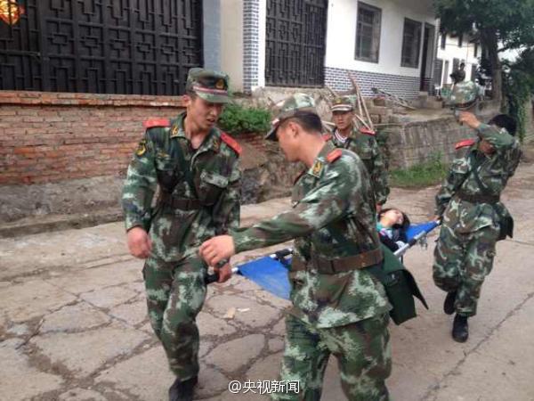 Premier Li sets out for Yunnan quake zone