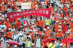 HK chief executive urges protest stoppage