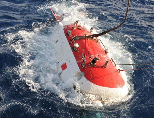 China's deep-sea manned sub <EM>Jiaolong</EM> forced to surface after engine failure