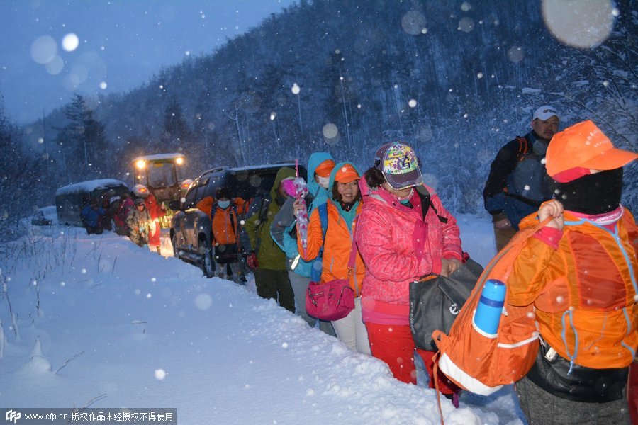 Snow lashes large swathe of China in early May