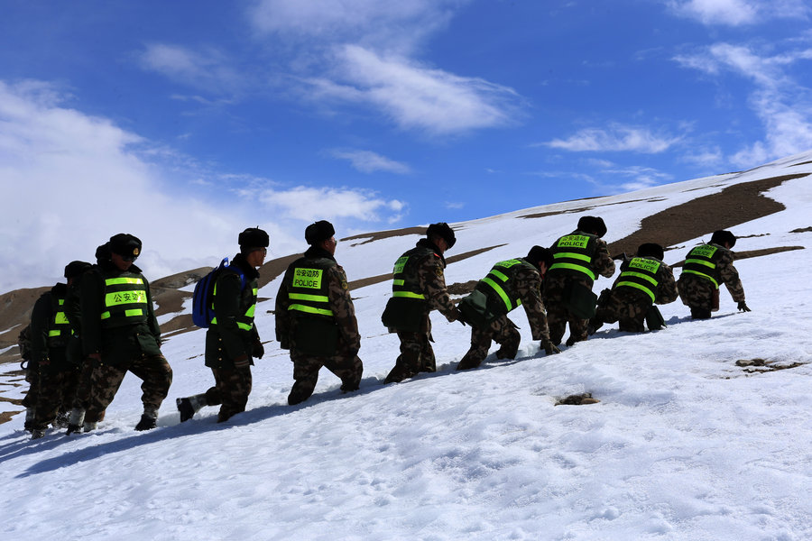 Snow lashes large swathe of China in early May