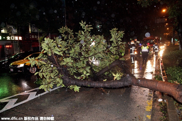 Super typhoon Soudelor batters Taiwan, casualties reported