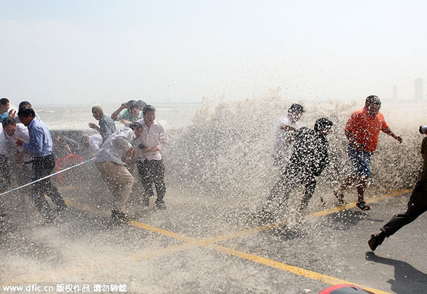 China renews alert for super typhoon Dujuan