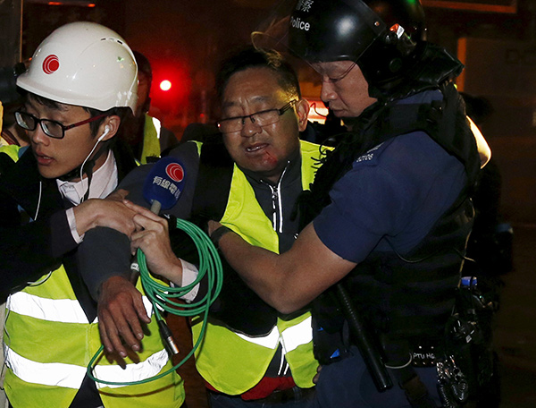 Hong Kong overnight riot injures at least 48 police officers