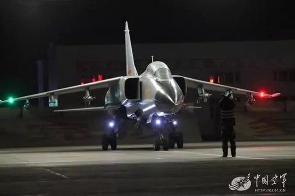 China to have first batch of female pilots for 'flying leopard' fighter bombers