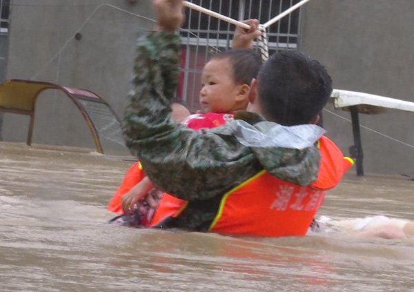 Hubei residents, facing floods, race against time