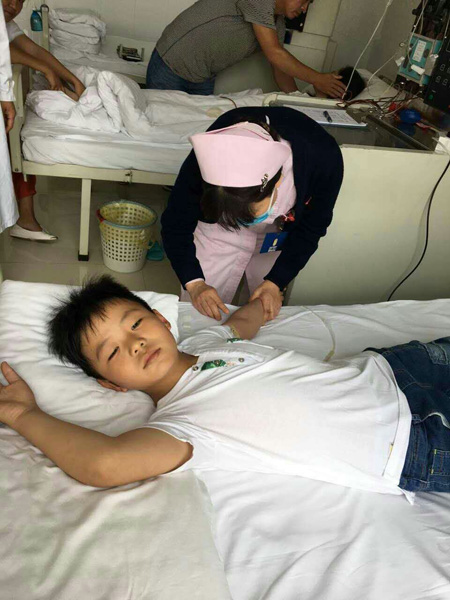8-year-old boy gains 11kg to save father