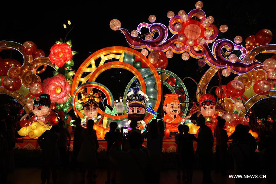 People enjoy lantern shows to celebrate traditional Chinese Mid-autumn Festival