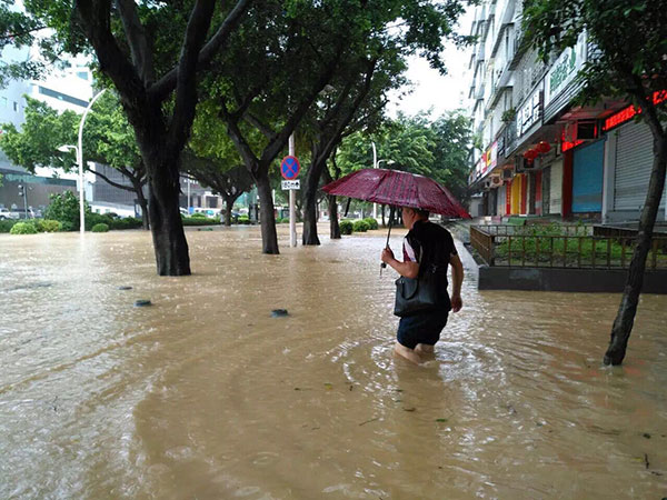 Typhoon Megi makes landfall in East China
