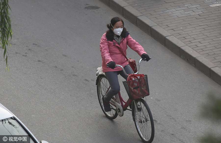Heavy smog hits Beijing