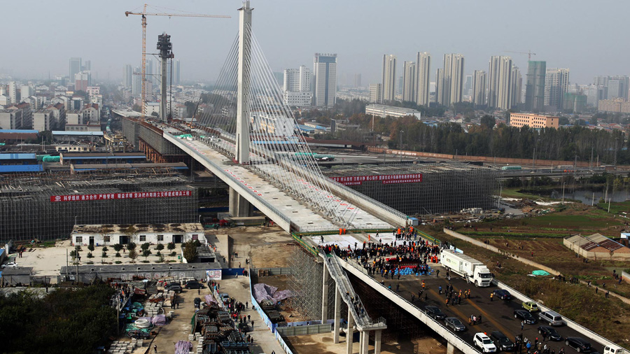 Overhead bridge rotated in East China's Shandong