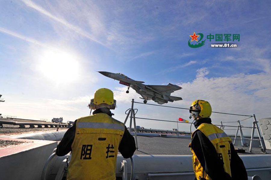 Russian commander visits China's aircraft carrier Liaoning