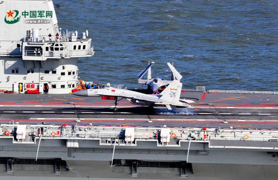 Russian commander visits China's aircraft carrier Liaoning