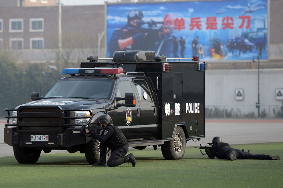 Aim, shoot, rescue: SWAT teams train in Beijing