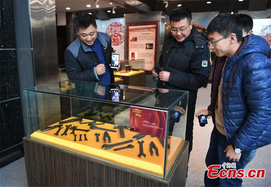 China's cultural symbols made into chocolate art