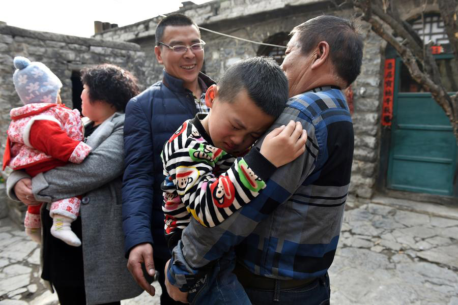 Tears and smiles: Ordinary lives of Chinese people in 2016