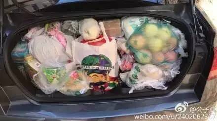 Spring Festival travelers stock up on homemade treats
