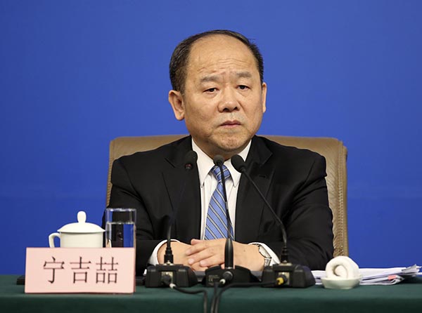 China's top economic planner holds press conference