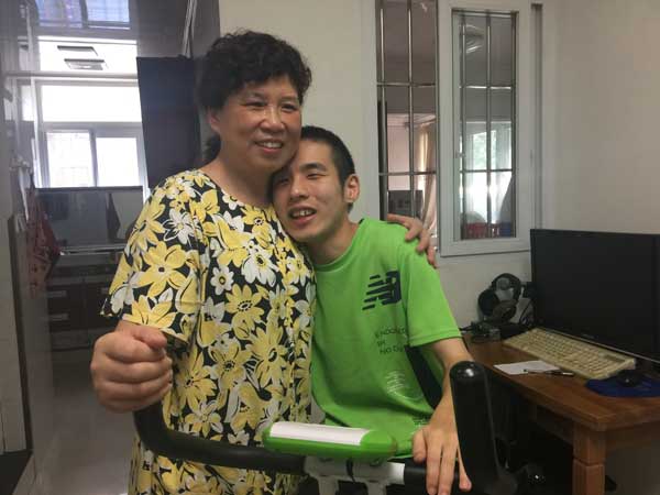 'Tiger mom' helps son become an English translator