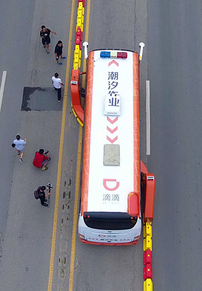 China-made 'zipper truck' eases traffic congestion